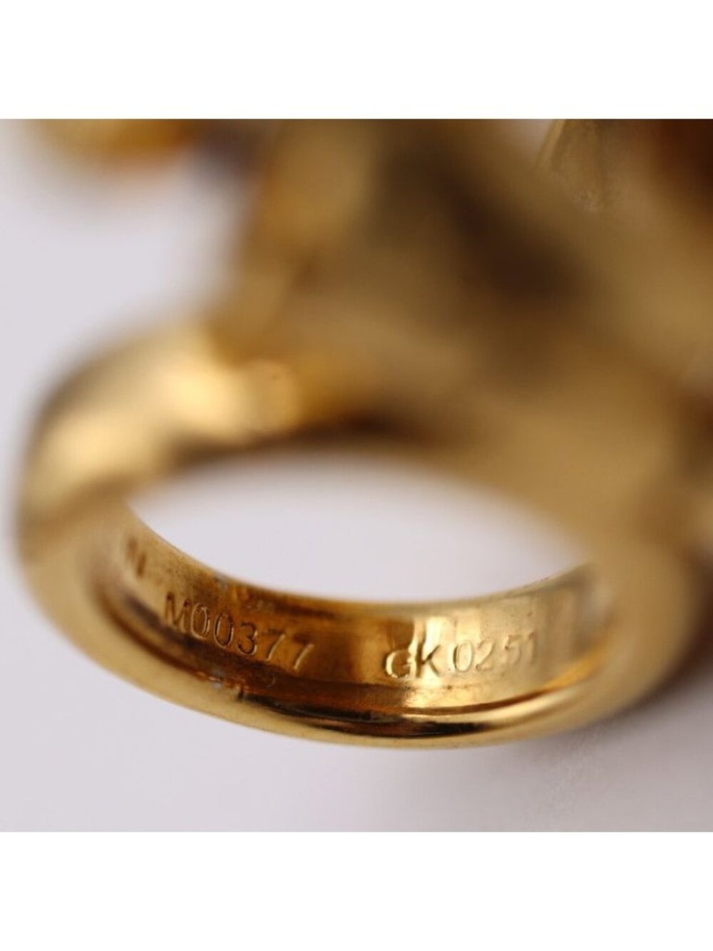 Louis Vuitton Bracelet 2 D Metal Gold Monogram Circle - Picture 8 of 10